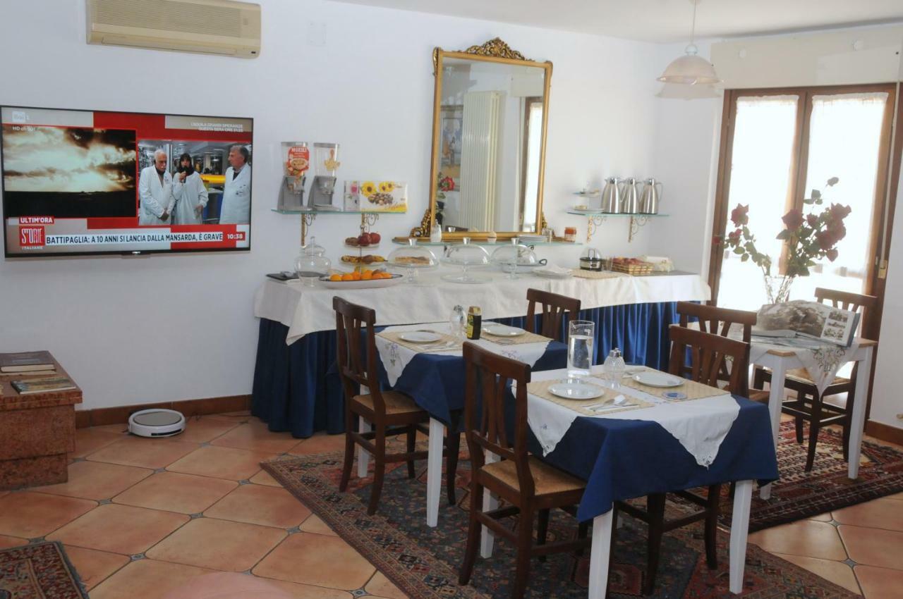 La Casa Di Luna Bed & Breakfast 2*